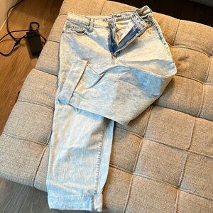 Universal Thread light wash high waisted jean Size 8 29R